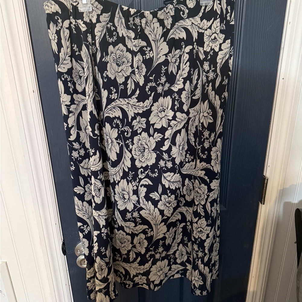 Elegant Floral A-Line Skirt in Navy and Cream